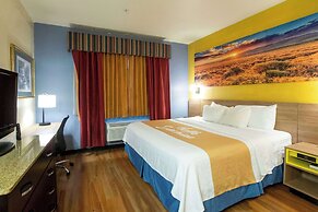 Days Inn & Suites by Wyndham Houston North/Aldine