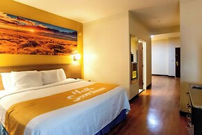 Days Inn & Suites by Wyndham Houston North/Aldine