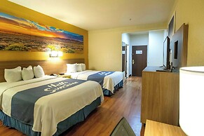 Days Inn & Suites by Wyndham Houston North/Aldine