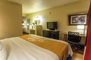 Days Inn & Suites by Wyndham Houston North/Aldine