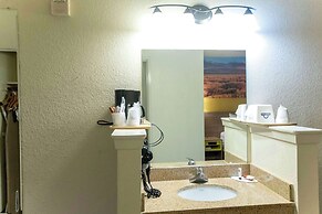 Days Inn & Suites by Wyndham Houston North/Aldine