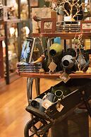 Williamsburg Lodge, Autograph Collection