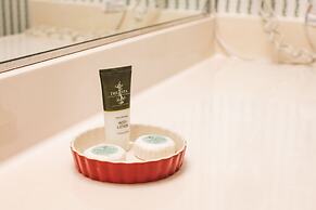 Williamsburg Woodlands Hotel & Suites, an official Colonial Williamsbu