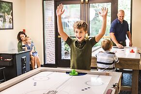 Williamsburg Woodlands Hotel & Suites, an official Colonial Williamsbu