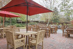 Williamsburg Woodlands Hotel & Suites, an official Colonial Williamsbu