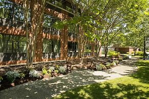 Williamsburg Woodlands Hotel & Suites, an official Colonial Williamsbu