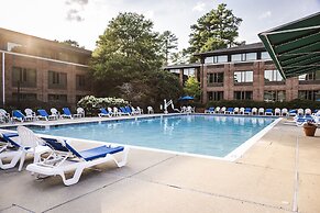 Williamsburg Woodlands Hotel & Suites, an official Colonial Williamsbu