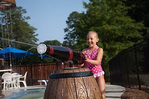 Williamsburg Woodlands Hotel & Suites, an official Colonial Williamsbu