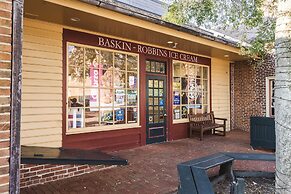 Williamsburg Woodlands Hotel & Suites, an official Colonial Williamsbu