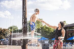 Williamsburg Woodlands Hotel & Suites, an official Colonial Williamsbu