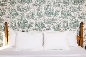 Williamsburg Woodlands Hotel & Suites, an official Colonial Williamsbu