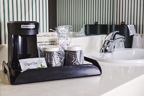 Williamsburg Woodlands Hotel & Suites, an official Colonial Williamsbu