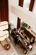 Hu. Hotel