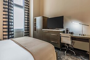 Hu. Hotel
