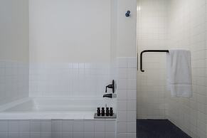 Hu. Hotel