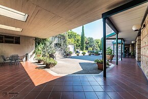 Garden Hotel
