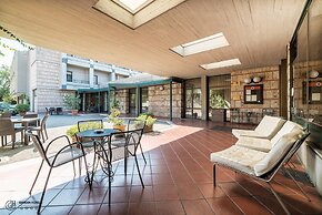 Garden Hotel