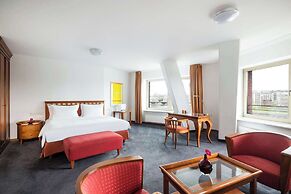 Lindner Hotel Frankfurt Main Plaza, part of JdV by Hyatt