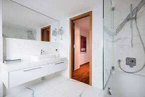 Lindner Hotel Frankfurt Main Plaza, part of JdV by Hyatt