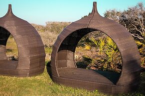 Ocean Sands Beach Boutique Inn - 1 Acre Private Beach