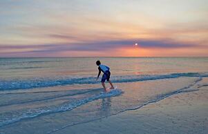 Ocean Sands Beach Boutique Inn - 1 Acre Private Beach