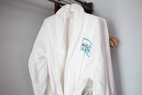 Ocean Sands Beach Boutique Inn - 1 Acre Private Beach