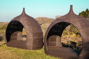 Ocean Sands Beach Boutique Inn - 1 Acre Private Beach