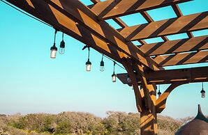 Ocean Sands Beach Boutique Inn - 1 Acre Private Beach