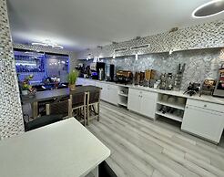 Ocean Sands Beach Boutique Inn - 1 Acre Private Beach