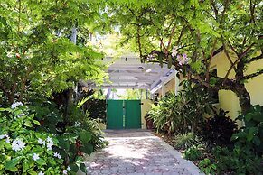 Almond Tree Inn Hotel - Adults Only