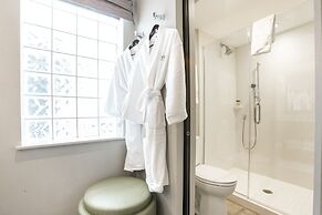 Almond Tree Inn Hotel - Adults Only