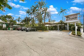 Almond Tree Inn Hotel - Adults Only