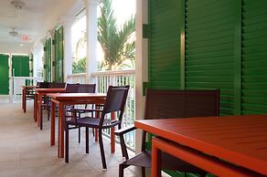 Almond Tree Inn Hotel - Adults Only