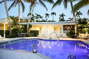 Orchid Key Inn - Adults Only