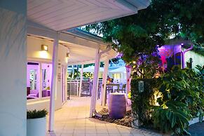 Orchid Key Inn - Adults Only