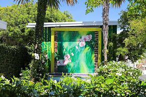 Orchid Key Inn - Adults Only