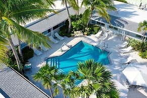 Orchid Key Inn - Adults Only