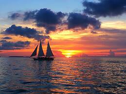 Orchid Key Inn - Adults Only