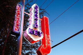 Orchid Key Inn - Adults Only