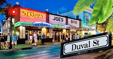 Orchid Key Inn - Adults Only