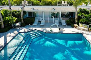 Orchid Key Inn - Adults Only