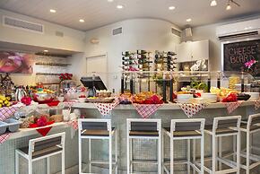 Orchid Key Inn - Adults Only