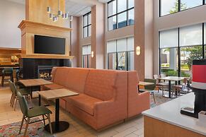 Hampton Inn & Suites by Hilton Langley-Surrey