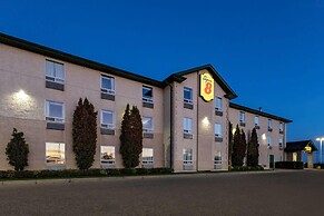 Super 8 by Wyndham Prince Albert
