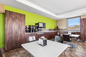 Super 8 by Wyndham Prince Albert