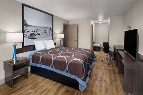 Super 8 by Wyndham Fallon