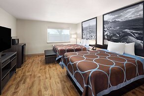 Super 8 by Wyndham Fallon