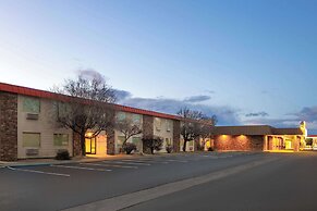 Super 8 by Wyndham Fallon