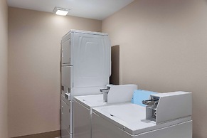 Super 8 by Wyndham Fallon