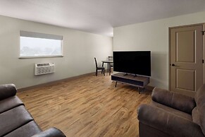 Super 8 by Wyndham Fallon